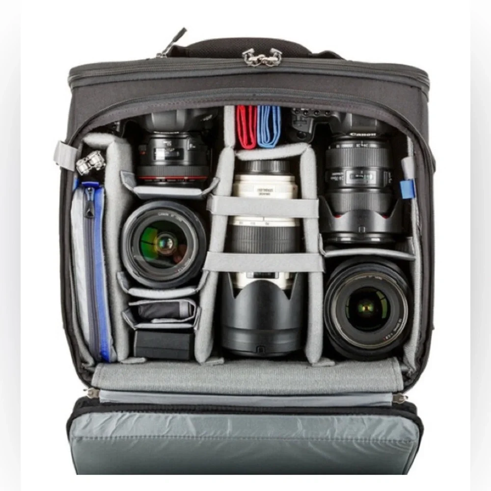 Think Tank Photo Airport Navigator Rolling Bag (Black) gently used